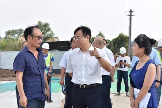鐘書記走訪國際醫(yī)學項目現(xiàn)場，冒酷暑、送服務、解難題