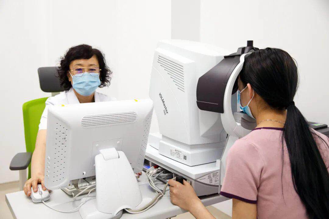 眼睛干澀、看不清字？ 快來這里檢查