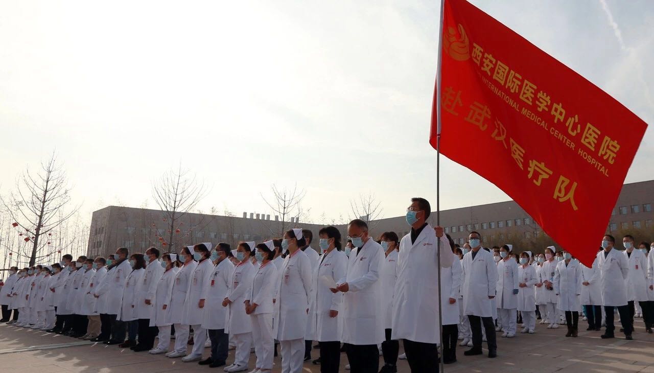最美“逆行者”再出發(fā)！西安國際醫(yī)學(xué)中心醫(yī)院212名醫(yī)護(hù)人員馳援武漢