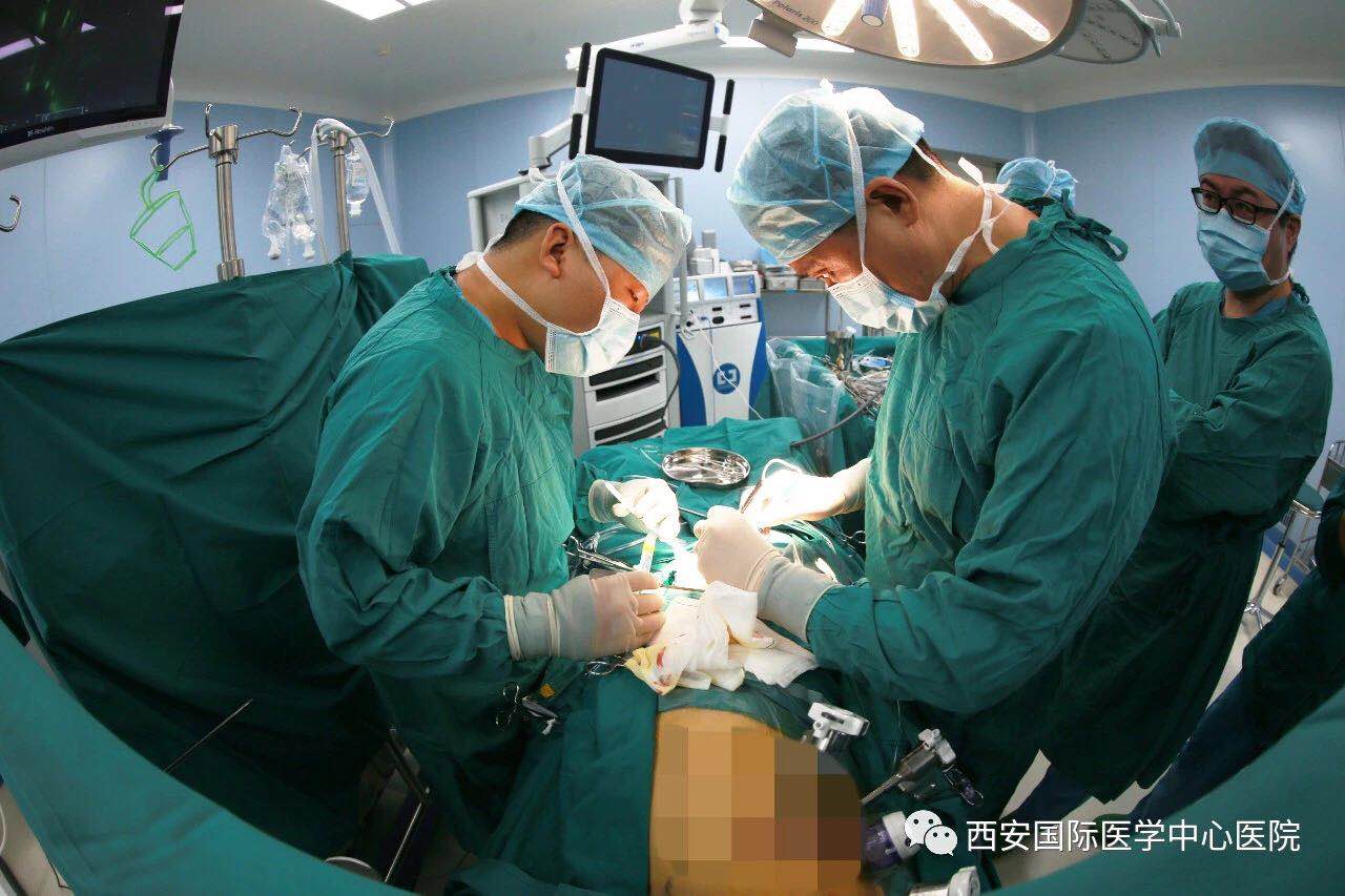 重磅！我院成功完成西北首例四代達(dá)芬奇機(jī)器人輔助房間隔缺損修補(bǔ)術(shù)