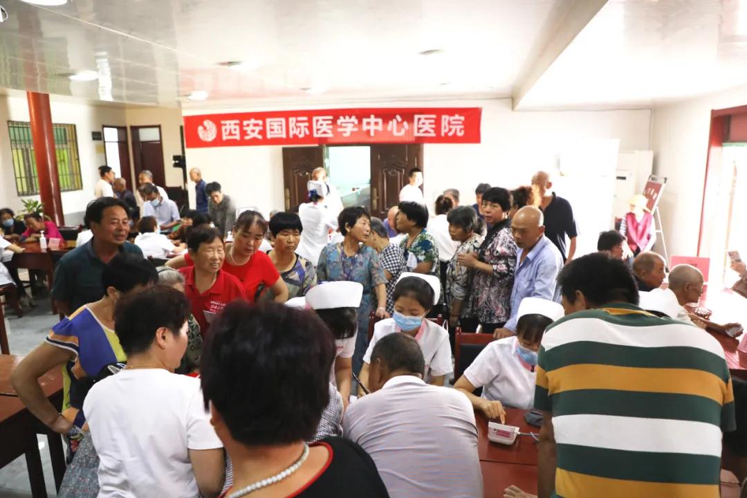 “施天使之愛(ài)，佑百姓健康”系列公益義診——走進(jìn)綠地社區(qū)