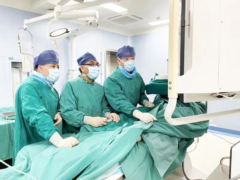 胸悶、腹脹、乏力……患者突發(fā)布加綜合征 介入治療把命救