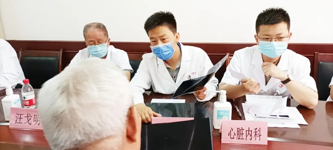 西安國際醫(yī)學中心醫(yī)院開展“致敬老黨員、老革命”義診活動