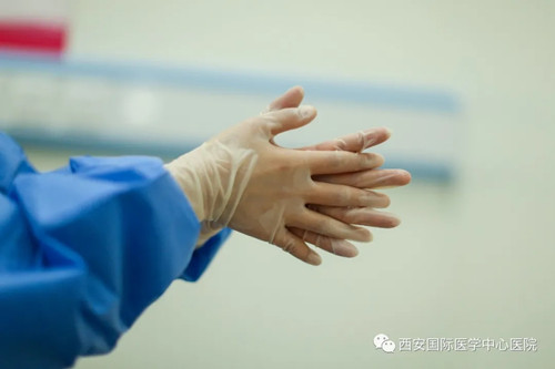 49秒！她的手，已接種了13230人