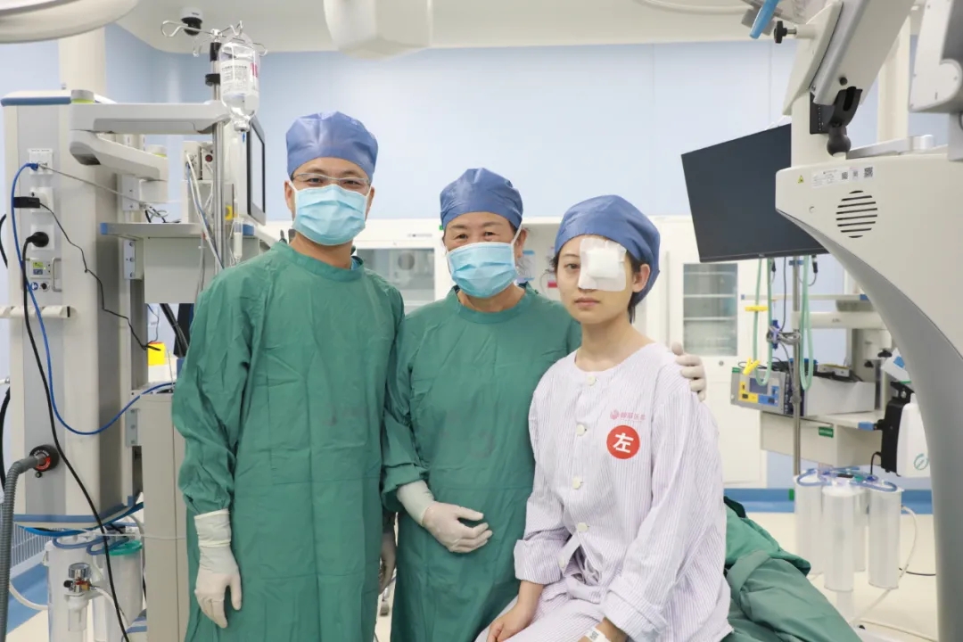 暑期摘鏡潮！18歲女孩開啟“無鏡”人生