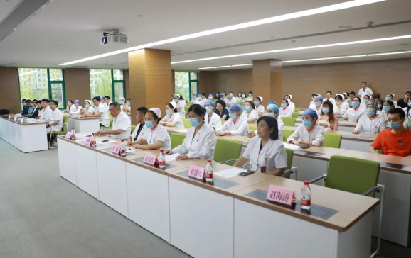 安全用械 守護(hù)健康——我院舉辦首屆“急救、生命支持類設(shè)備安全使用月”活動(dòng)