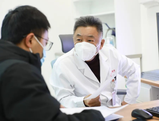 他們?nèi)找箞允?，為患者照亮就診之路
