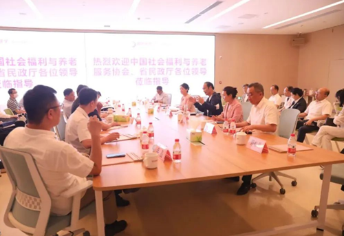 中國社會(huì)福利與養(yǎng)老服務(wù)協(xié)會(huì)馮曉麗會(huì)長(zhǎng)及陜西省民政廳李智遠(yuǎn)廳長(zhǎng)一行蒞臨國際醫(yī)學(xué)參觀指導(dǎo)