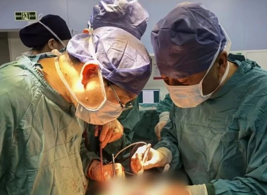 有實力有擔當！他完成了這臺“無人敢接”的高難度手術(shù)
